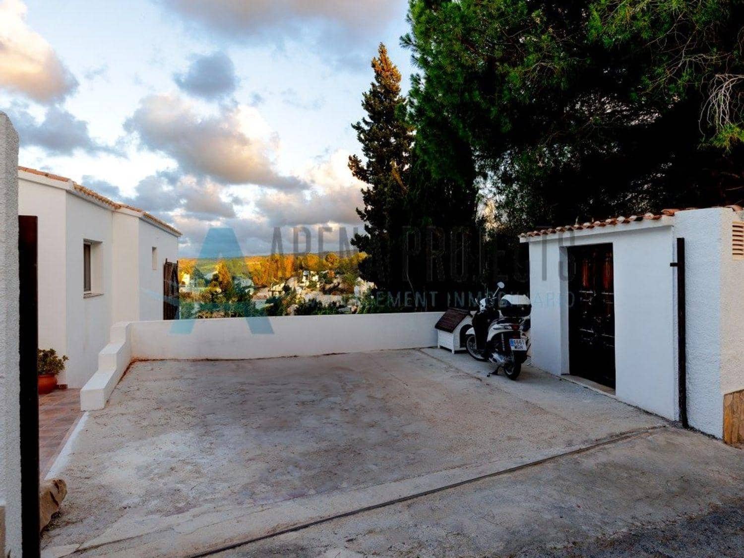 3 bedroom Villa for sale in Denia - € 628,000 (Ref: 8944306)