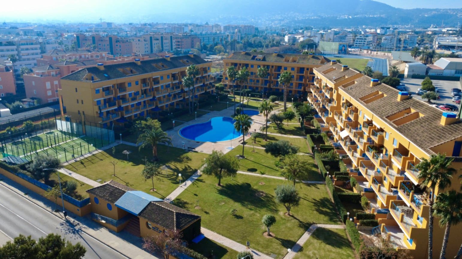 4 bedroom Apartment for sale in Denia with pool garage - € 500,000 (Ref: 9024118)