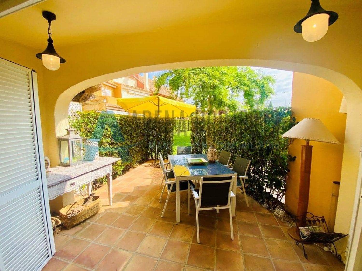 4 soveværelse Rækkehus til salg i Denia med swimmingpool garage - € 469.000 (Ref: 9116755)