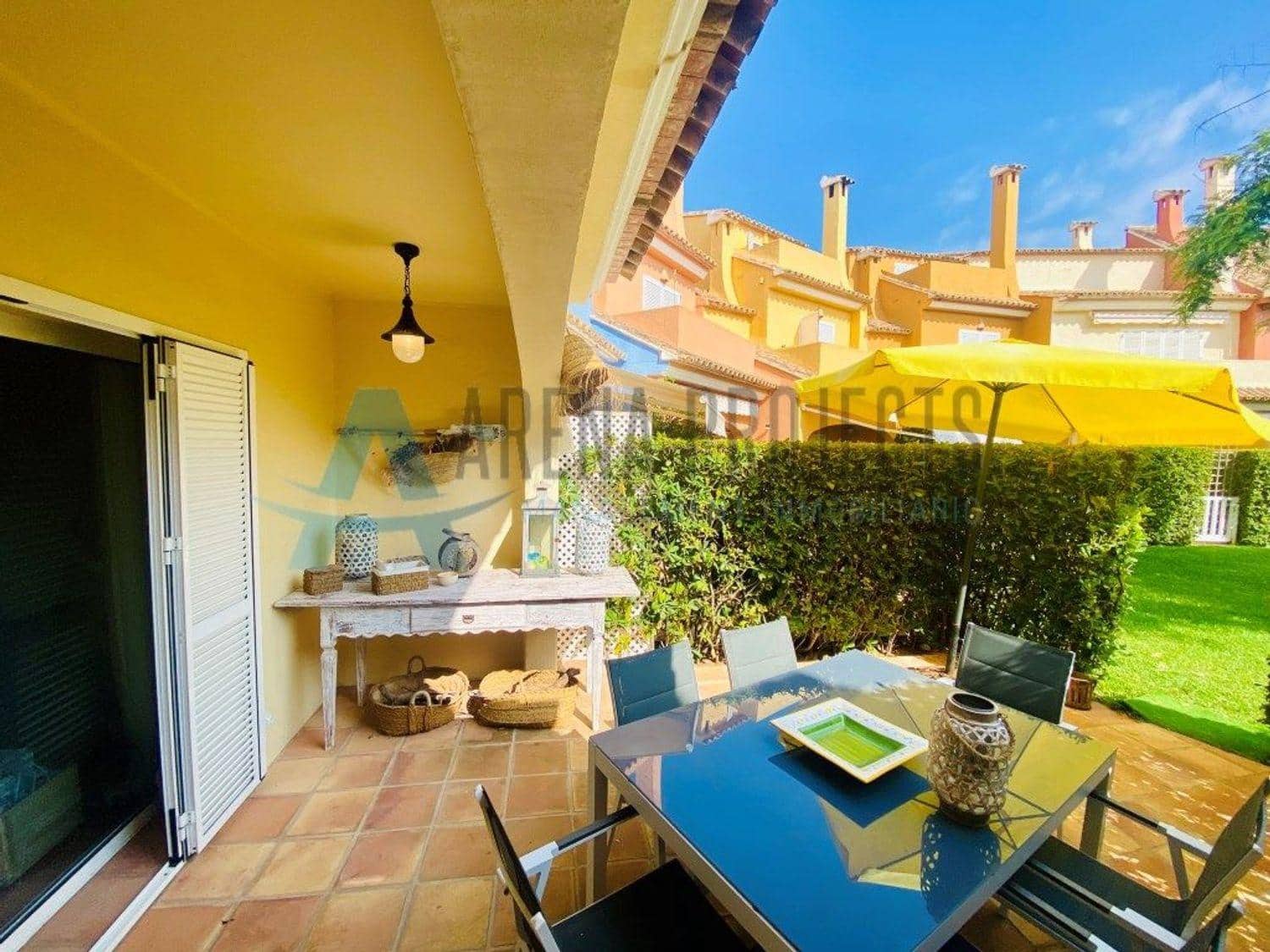 4 soveværelse Rækkehus til salg i Denia med swimmingpool garage - € 469.000 (Ref: 9116755)