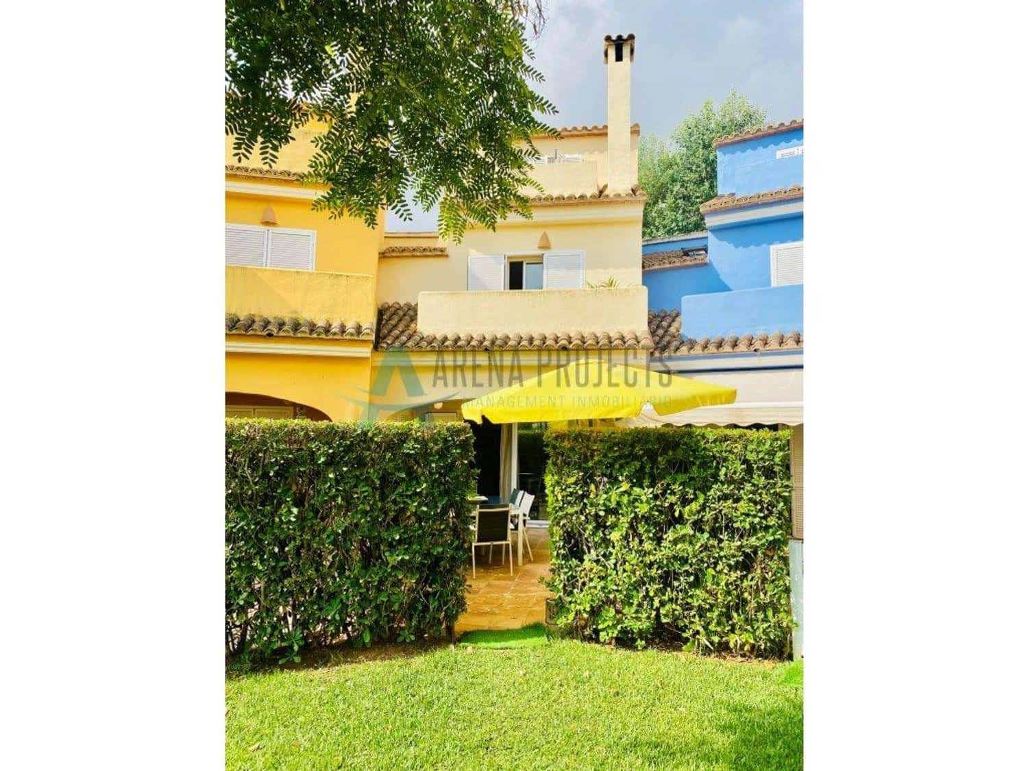 4 soveværelse Rækkehus til salg i Denia med swimmingpool garage - € 469.000 (Ref: 9116755)