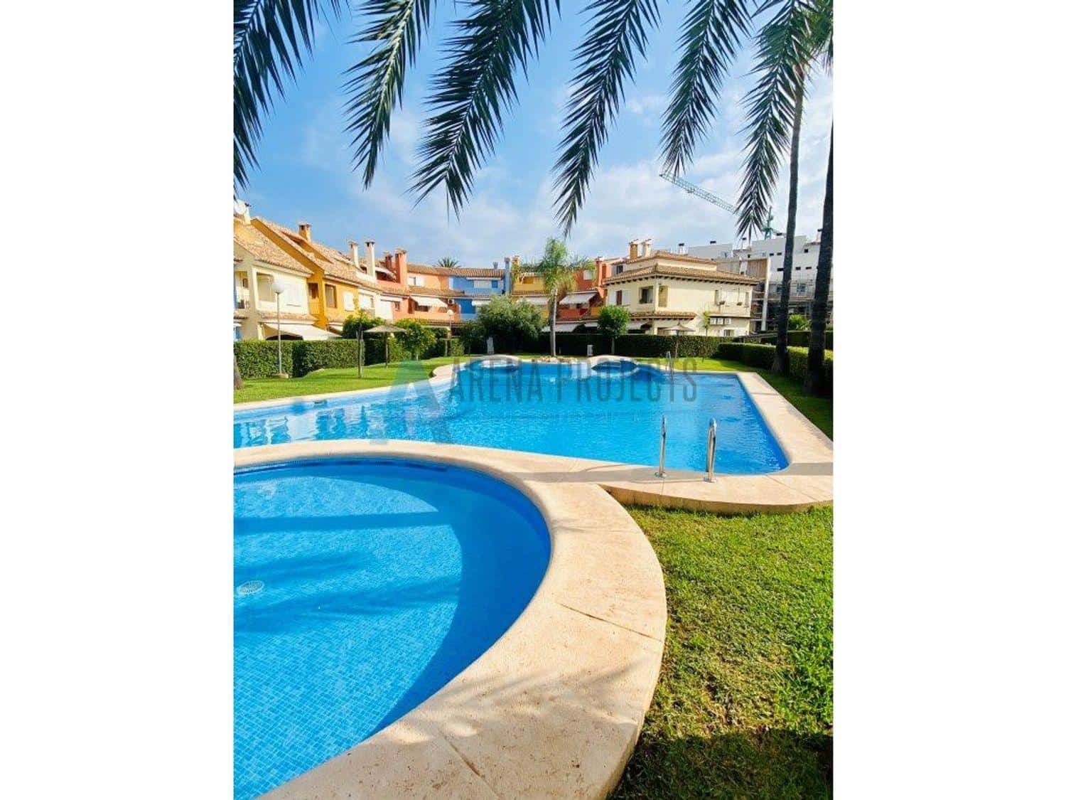 4 soveværelse Rækkehus til salg i Denia med swimmingpool garage - € 469.000 (Ref: 9116755)