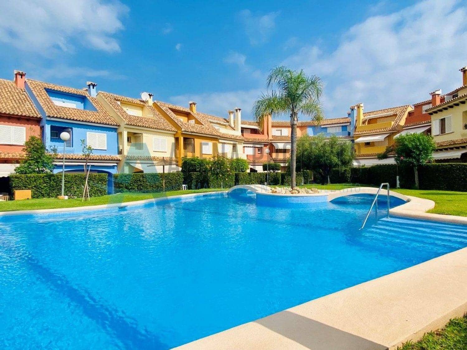 4 soveværelse Rækkehus til salg i Denia med swimmingpool garage - € 469.000 (Ref: 9116755)