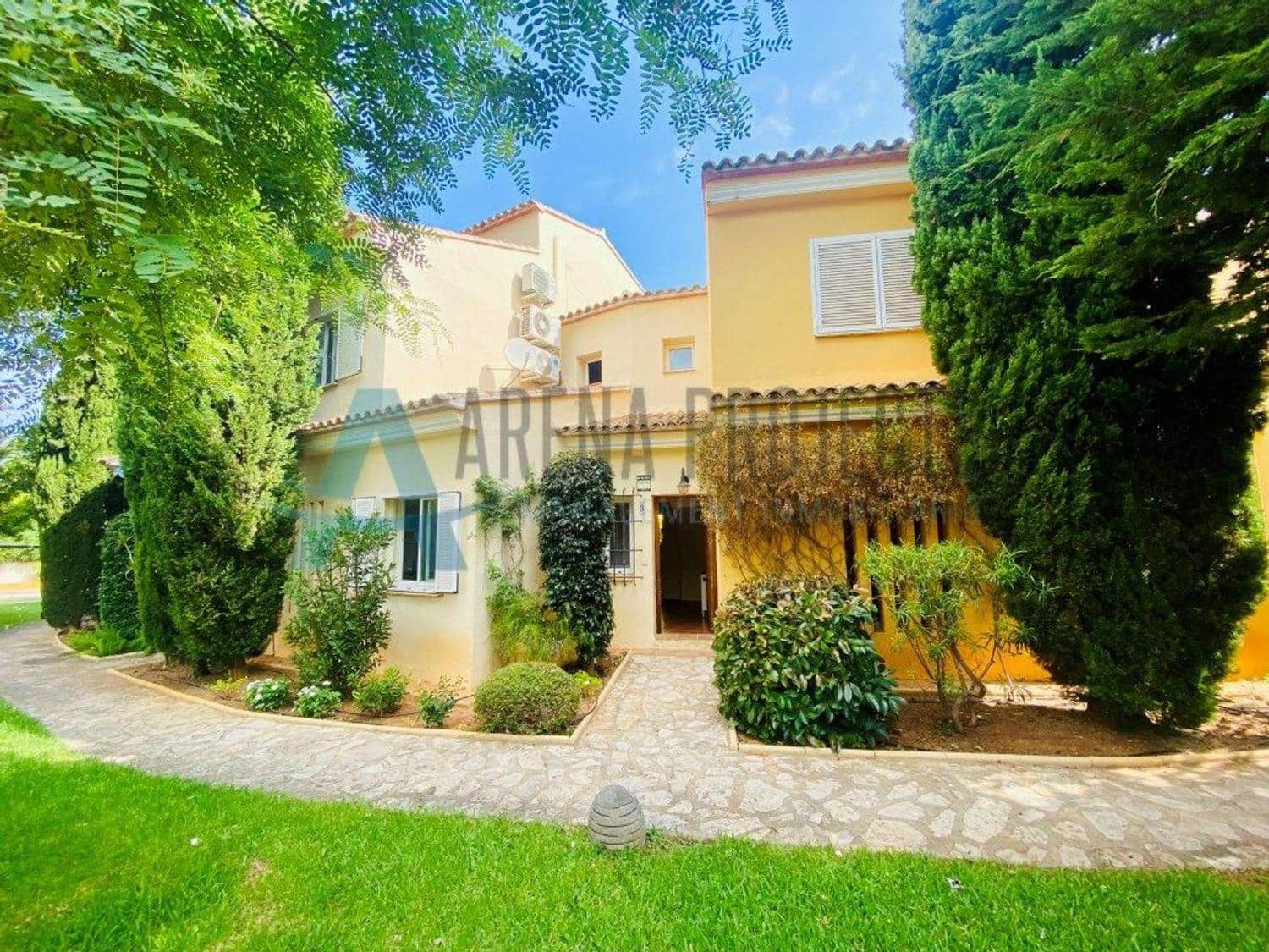 4 soveværelse Rækkehus til salg i Denia med swimmingpool garage - € 469.000 (Ref: 9116755)