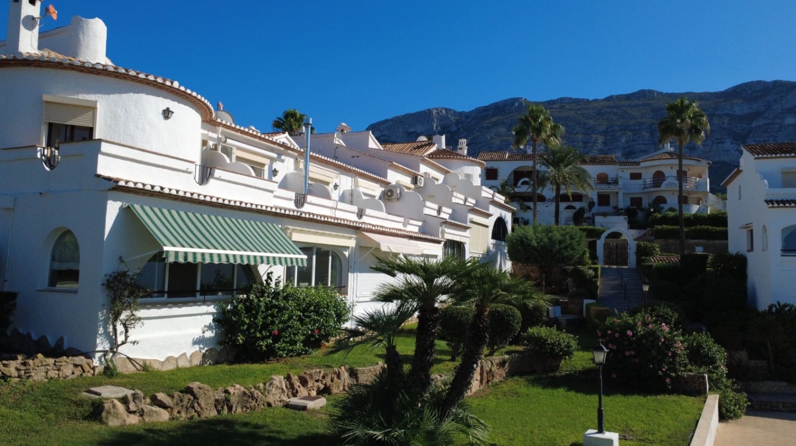 2 sypialnia Dom szeregowy na sprzedaż w Denia z basenem - 315 000 € (Ref: 9200776)