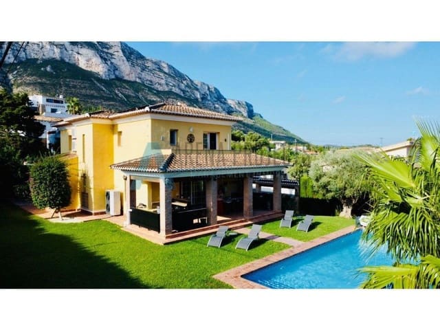 4 soveværelse Villa til salg i Dénia med garage - € 855.000 (Ref: 9239836)