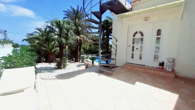Chalet de 3 habitaciones en Dénia en venta con piscina - 399.000 € (Ref: 9438946)