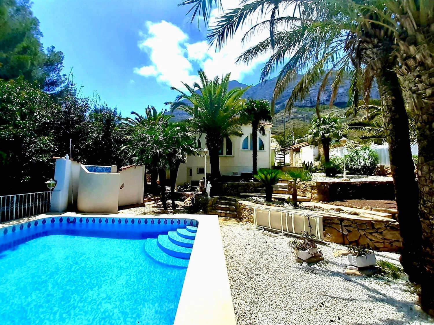 Chalet de 3 habitaciones en Dénia en venta con piscina - 399.000 € (Ref: 9438946)