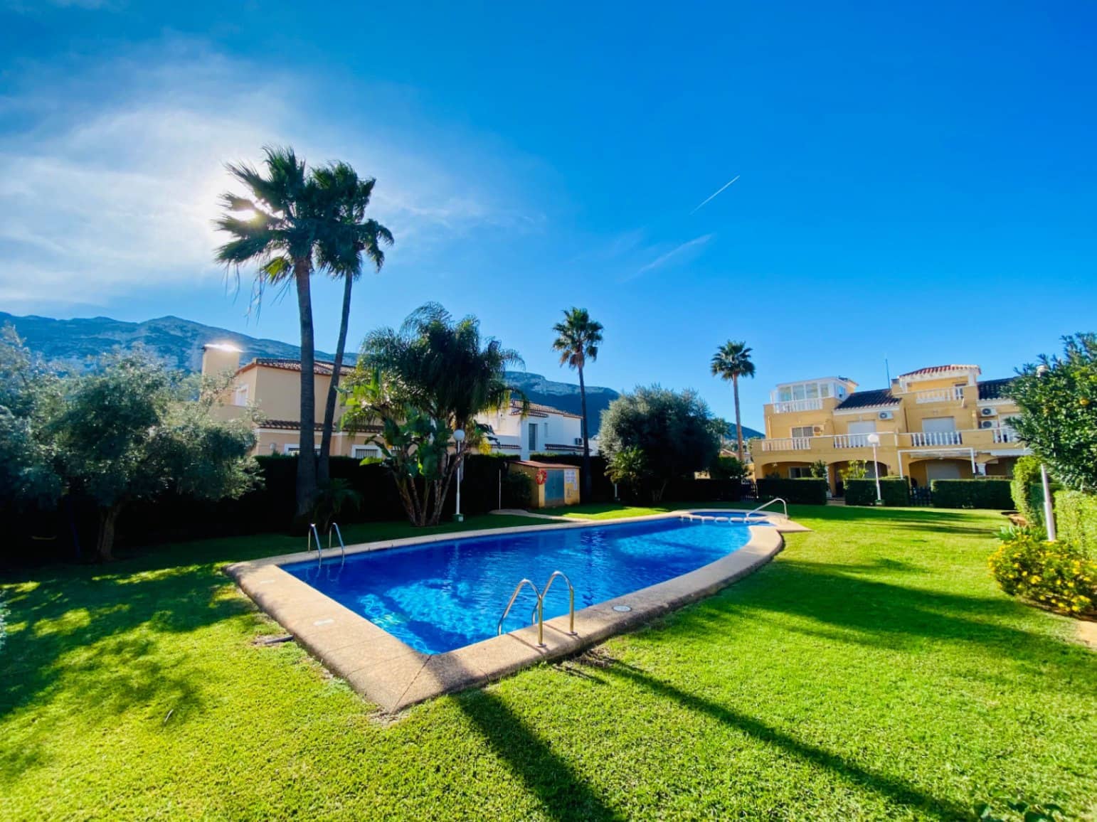 2 soveværelse Rækkehus til salg i Denia med swimmingpool garage - € 309.000 (Ref: 9506593)