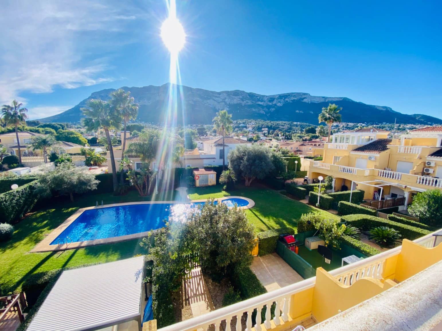 2 soveværelse Rækkehus til salg i Denia med swimmingpool garage - € 309.000 (Ref: 9506593)