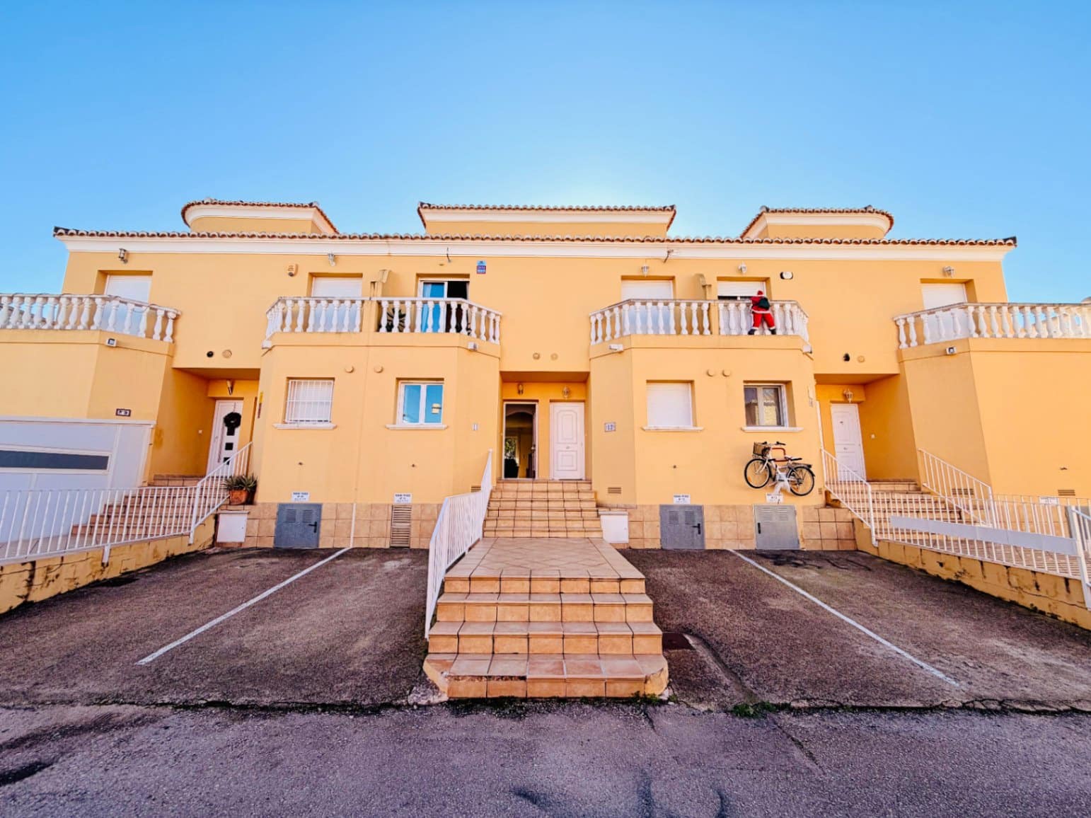 2 soveværelse Rækkehus til salg i Denia med swimmingpool garage - € 309.000 (Ref: 9506593)