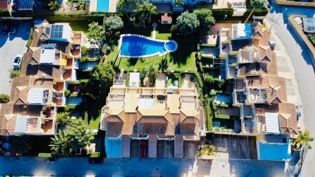 2 soveværelse Rækkehus til salg i Dénia med swimmingpool garage - € 309.000 (Ref: 9506593)