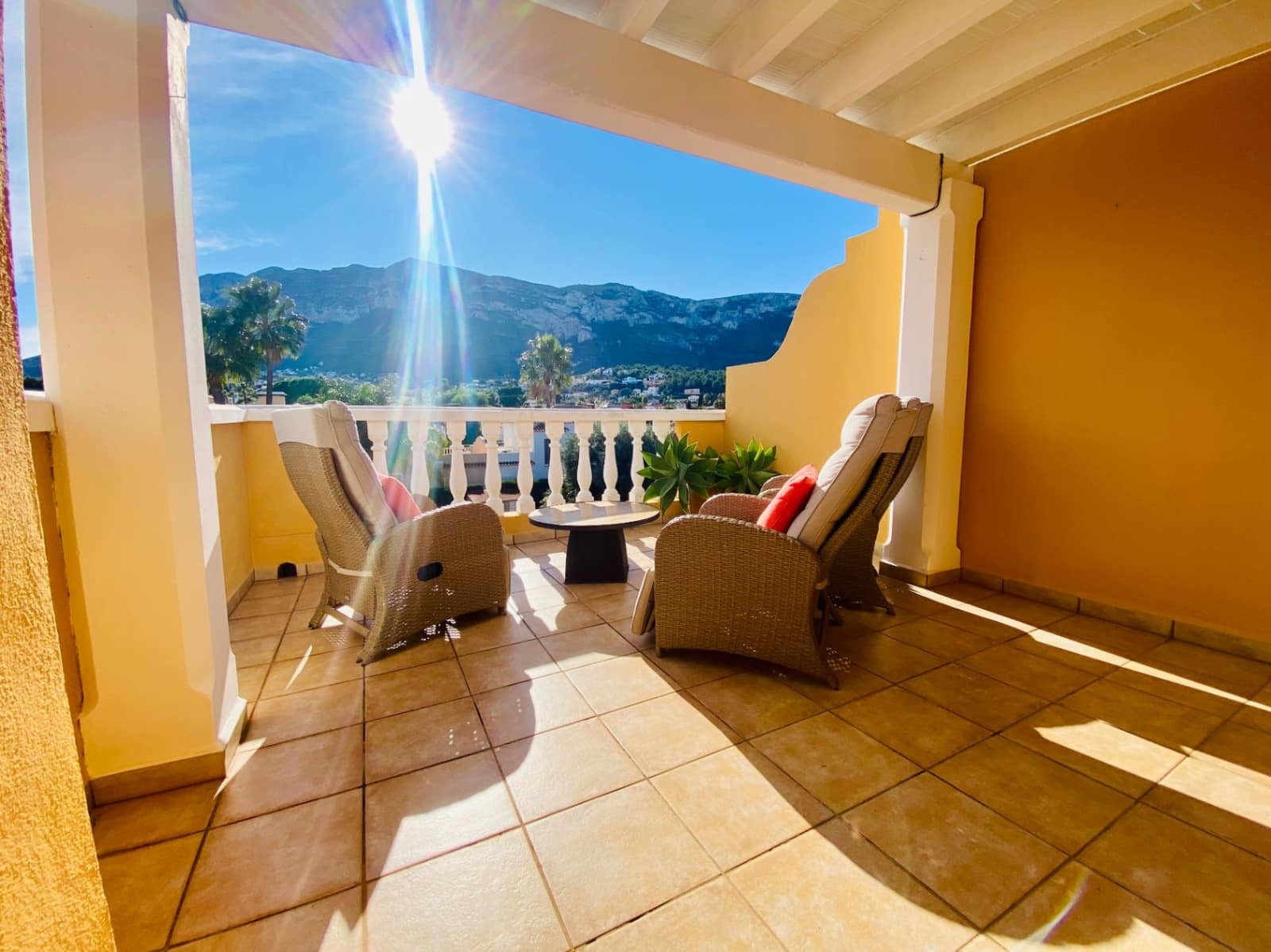 2 soveværelse Rækkehus til salg i Denia med swimmingpool garage - € 309.000 (Ref: 9506593)