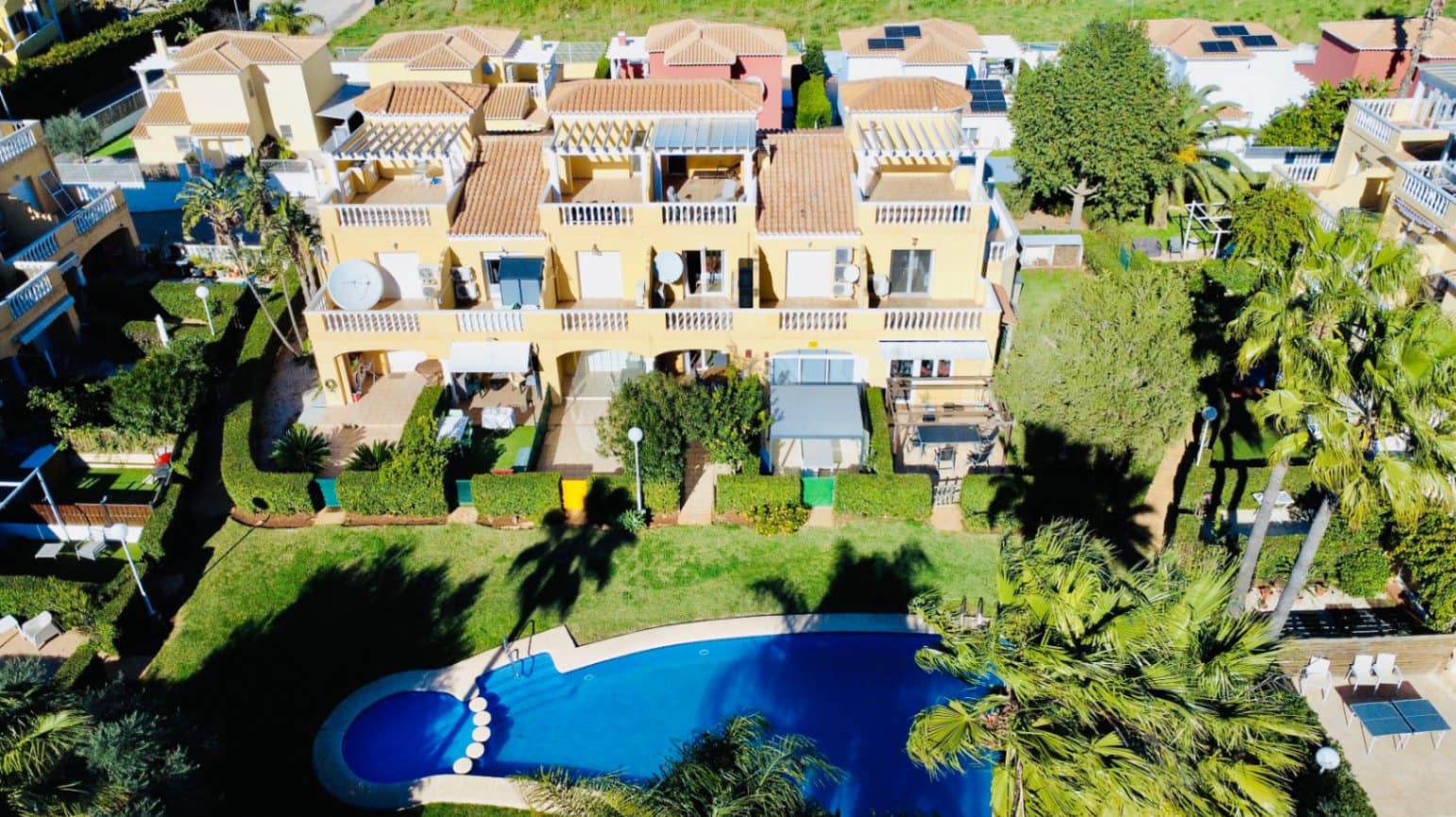 2 soveværelse Rækkehus til salg i Denia med swimmingpool garage - € 309.000 (Ref: 9506593)