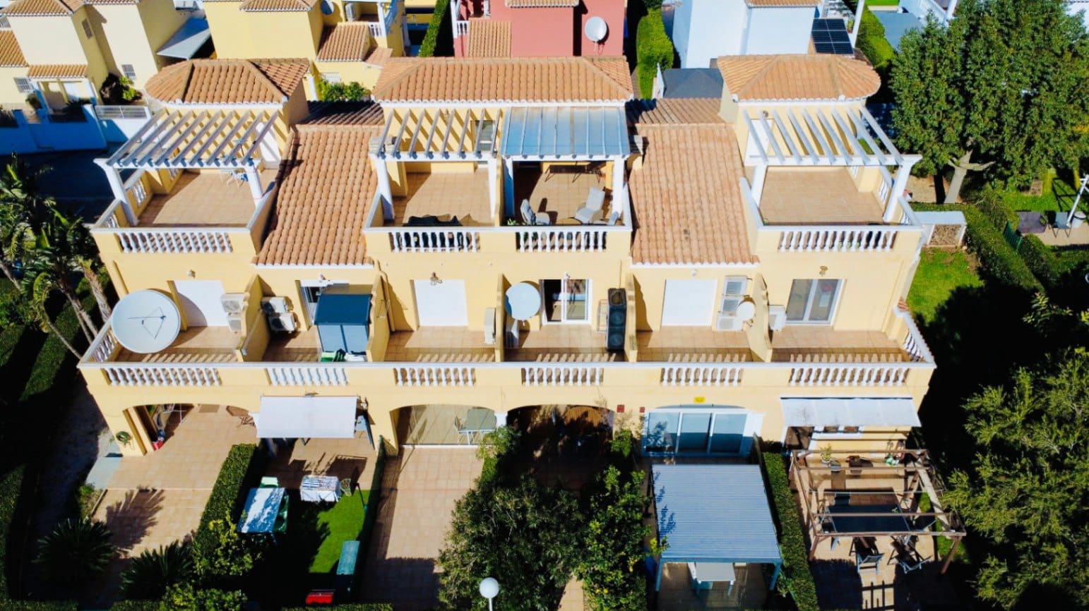 2 soveværelse Rækkehus til salg i Denia med swimmingpool garage - € 309.000 (Ref: 9506593)