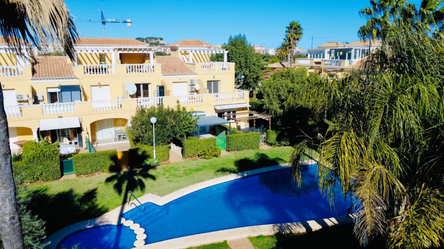 2 soveværelse Rækkehus til salg i Denia med swimmingpool garage - € 309.000 (Ref: 9506593)