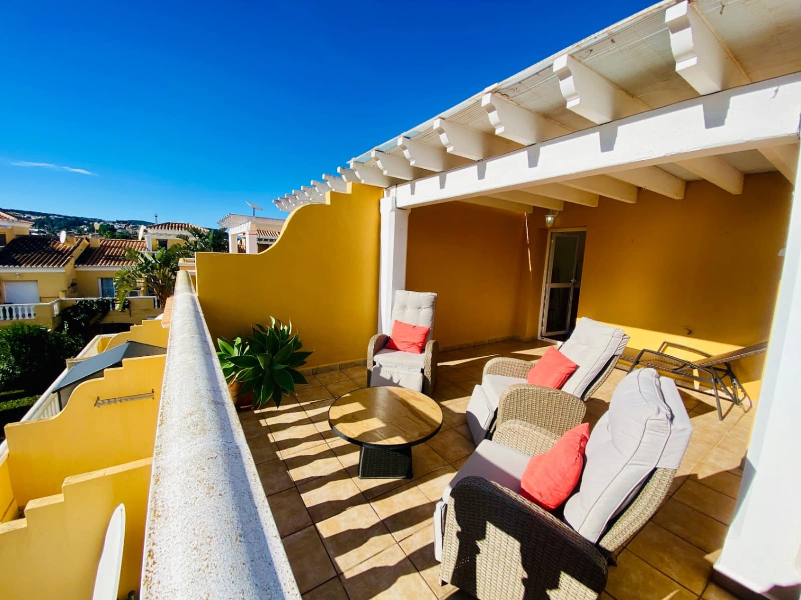 2 soveværelse Rækkehus til salg i Denia med swimmingpool garage - € 309.000 (Ref: 9506593)