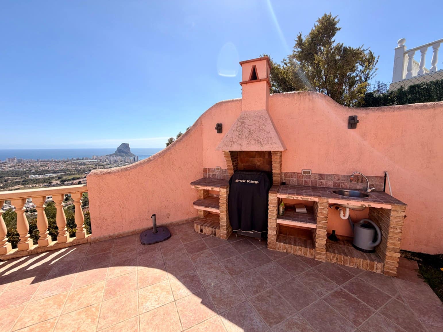 3 bedroom Villa for sale in Calpe / Calp with pool garage - € 575,000 (Ref: 9743998)