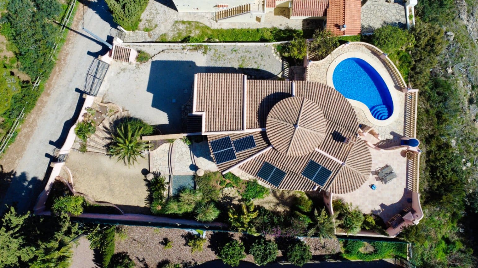 3 bedroom Villa for sale in Calpe / Calp with pool garage - € 575,000 (Ref: 9743998)