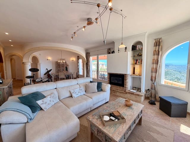 3 bedroom Villa for sale in Calpe / Calp with pool garage - € 575,000 (Ref: 9743998)