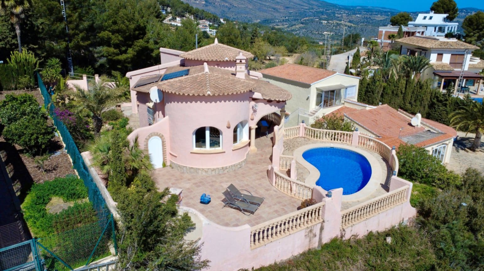 3 bedroom Villa for sale in Calpe / Calp with pool garage - € 575,000 (Ref: 9743998)