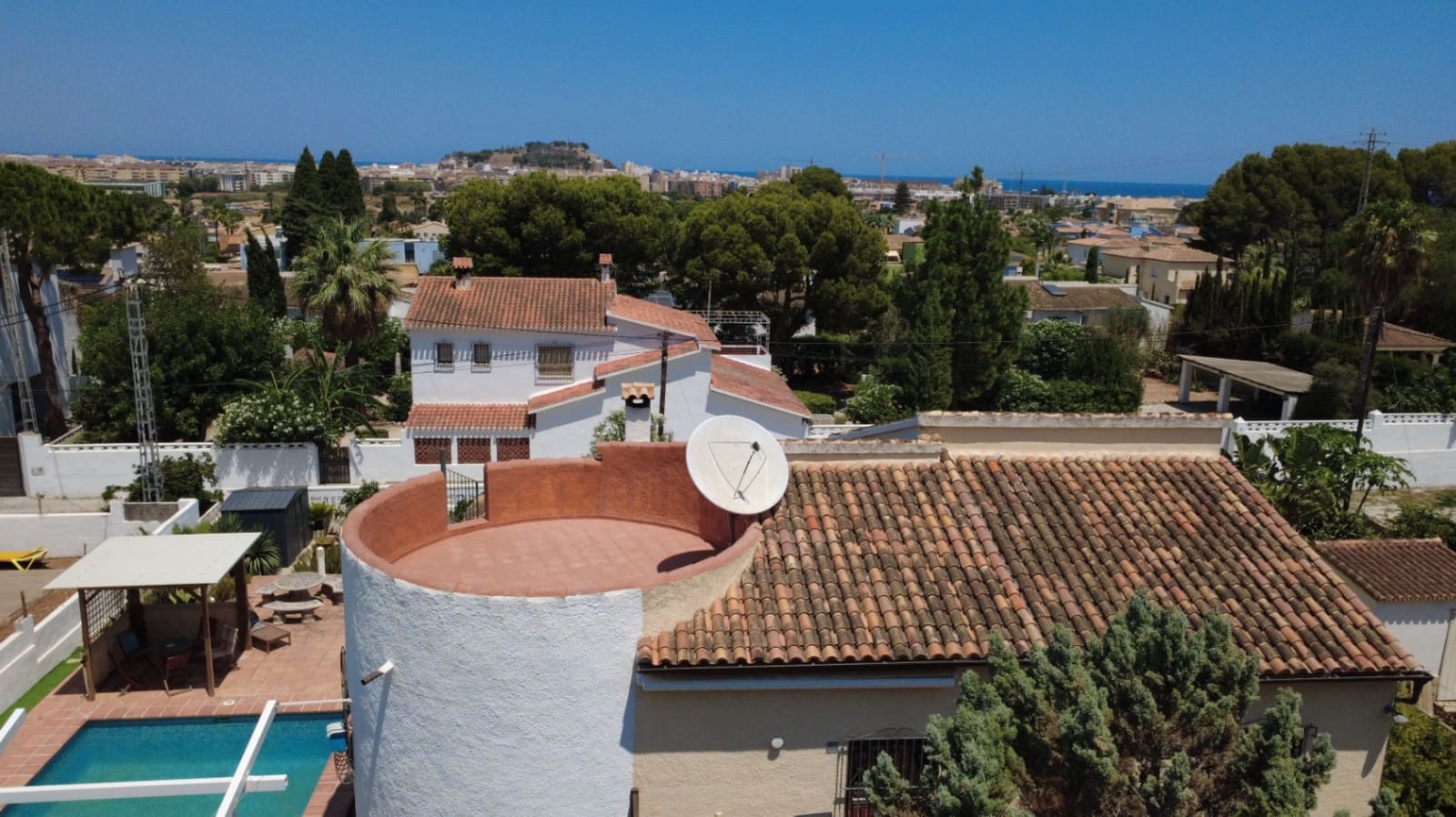 3 bedroom Villa for sale in Denia with pool garage - € 620,000 (Ref: 9883843)