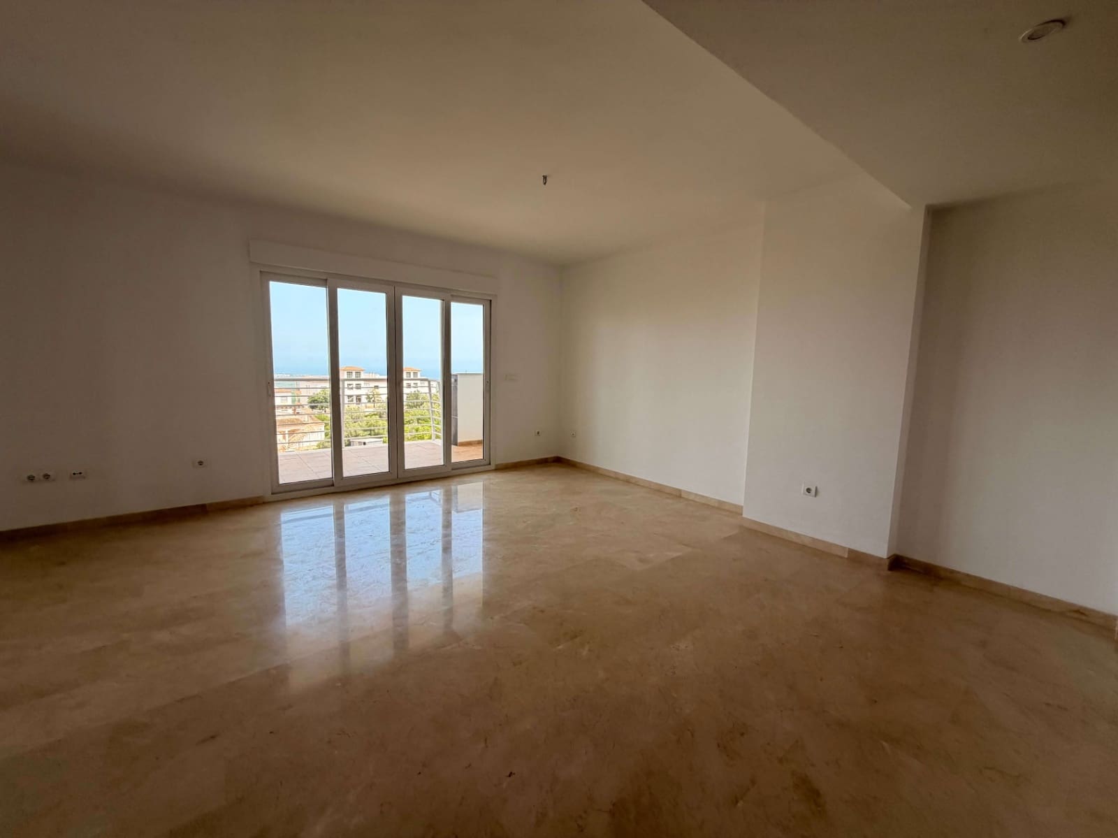 3 makuuhuone Asunto myytävänä paikassa Pego mukana uima-altaan - 273 000 € (Ref: 9964001)