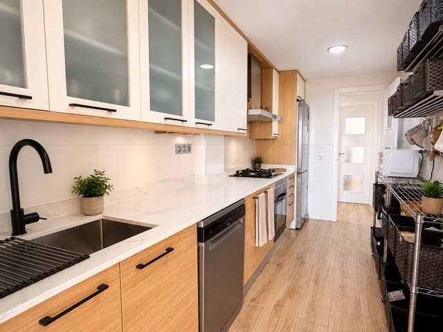 3 soverom Leilighet til salgs i Centro Urbano, Dénia med svømmebasseng garasje - € 465 000 (Ref: 9977719)