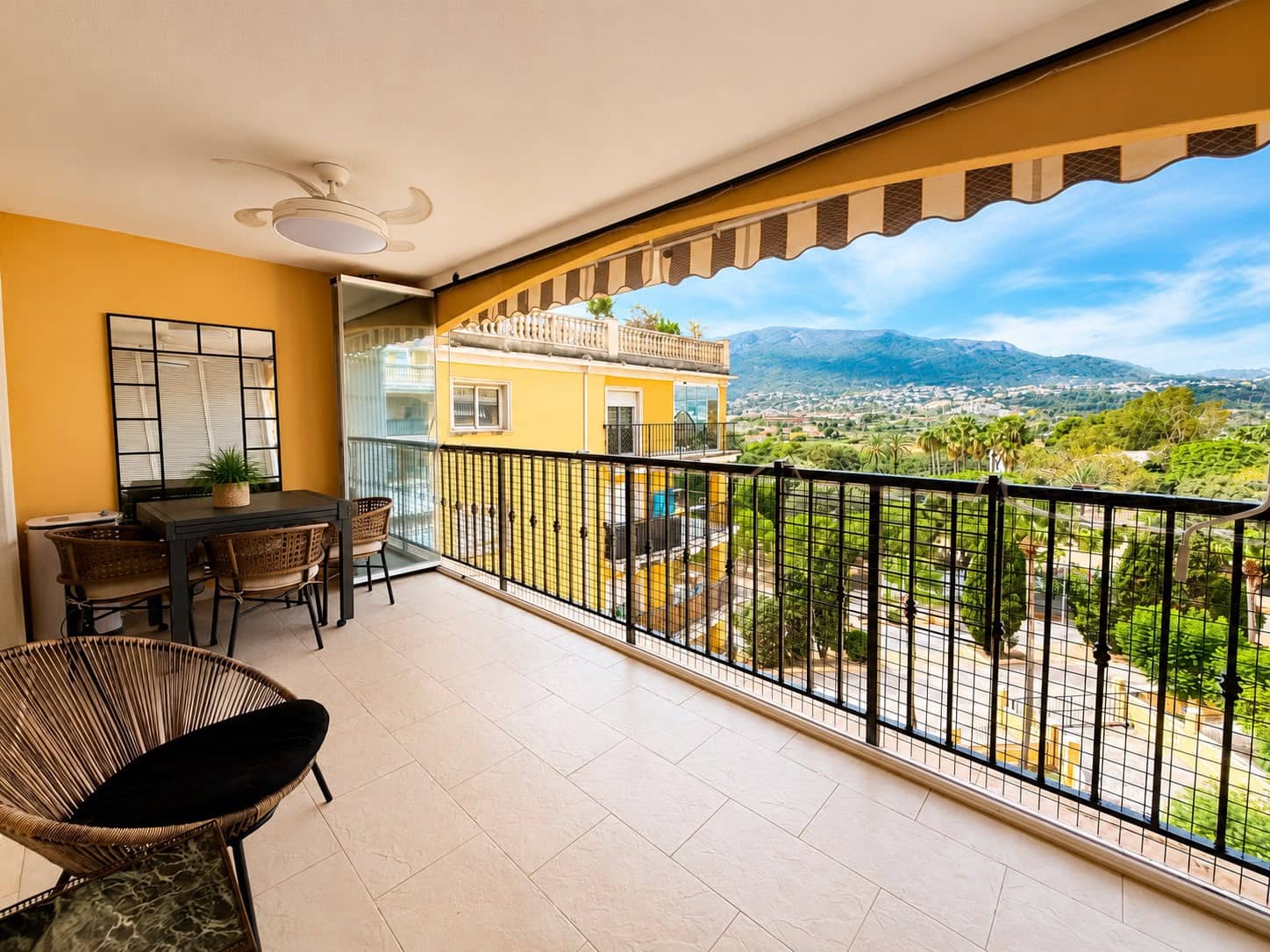 3 bedroom Flat for sale in Denia with pool garage - € 465,000 (Ref: 9977719)