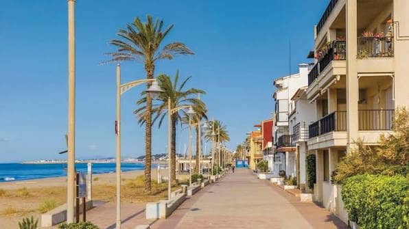 79 bedroom Hotel for sale in Tarragona city with pool - € 4,200,000 (Ref: 7508295)