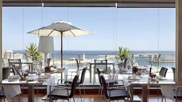 141 bedroom Hotel for sale in Salou with pool garage - € 9,900,000 (Ref: 7696714)