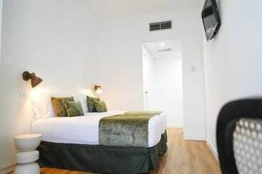 31 soveværelse Hotel til salg i Barcelona by med swimmingpool - € 5.500.000 (Ref: 7843959)