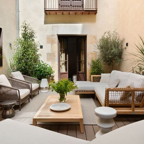 15 soverom Hus til salgs i Barcelona by med svømmebasseng - € 2 945 000 (Ref: 7843959)