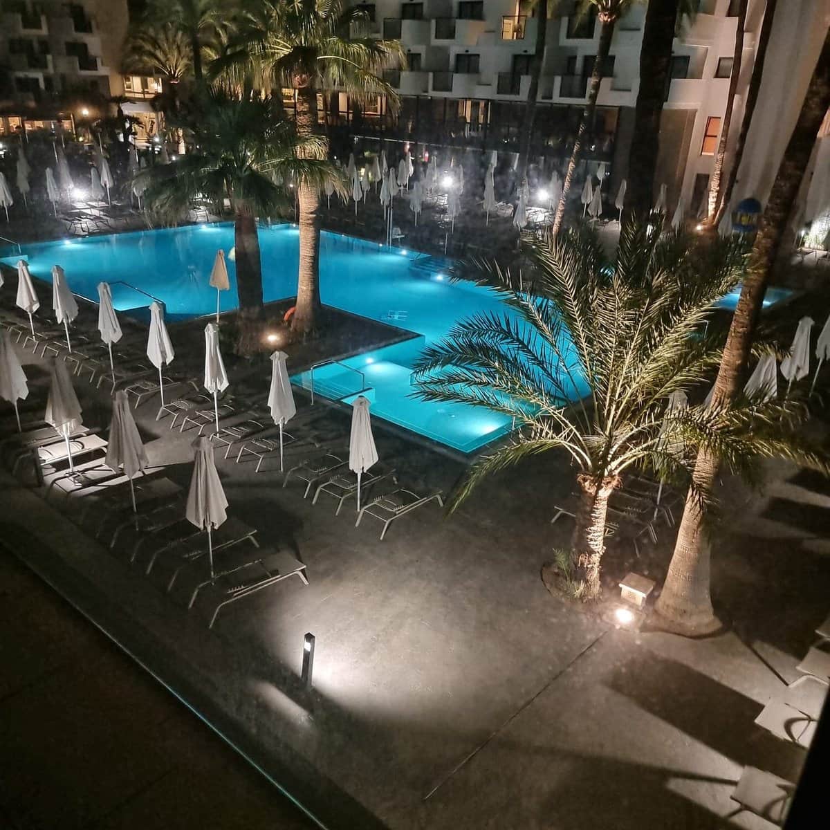 151 soveværelse Hotel til salg i Roquetas de Mar med swimmingpool garage - € 13.000.000 (Ref: 9334983)