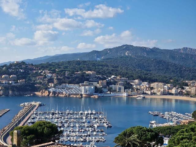 Hôtel de 23 chambres à louer à Sant Feliu de Guixols - 3 000 € (Ref: 9390726)