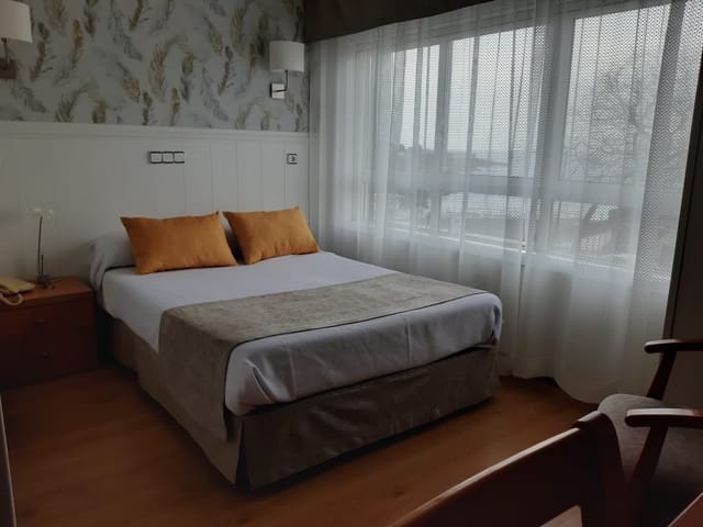 Hotel de 29 habitaciones en Tossa de Mar en venta con piscina - 1.990.000 € (Ref: 9400891)