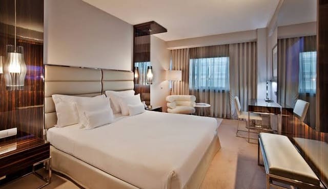 182 soverom Hotell til salgs i Barcelona by med svømmebasseng garasje - € 52 000 000 (Ref: 9737059)