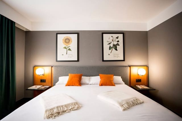 406 soveværelse Hotel til salg i Lloret de Mar med swimmingpool - € 19.900.000 (Ref: 9891293)