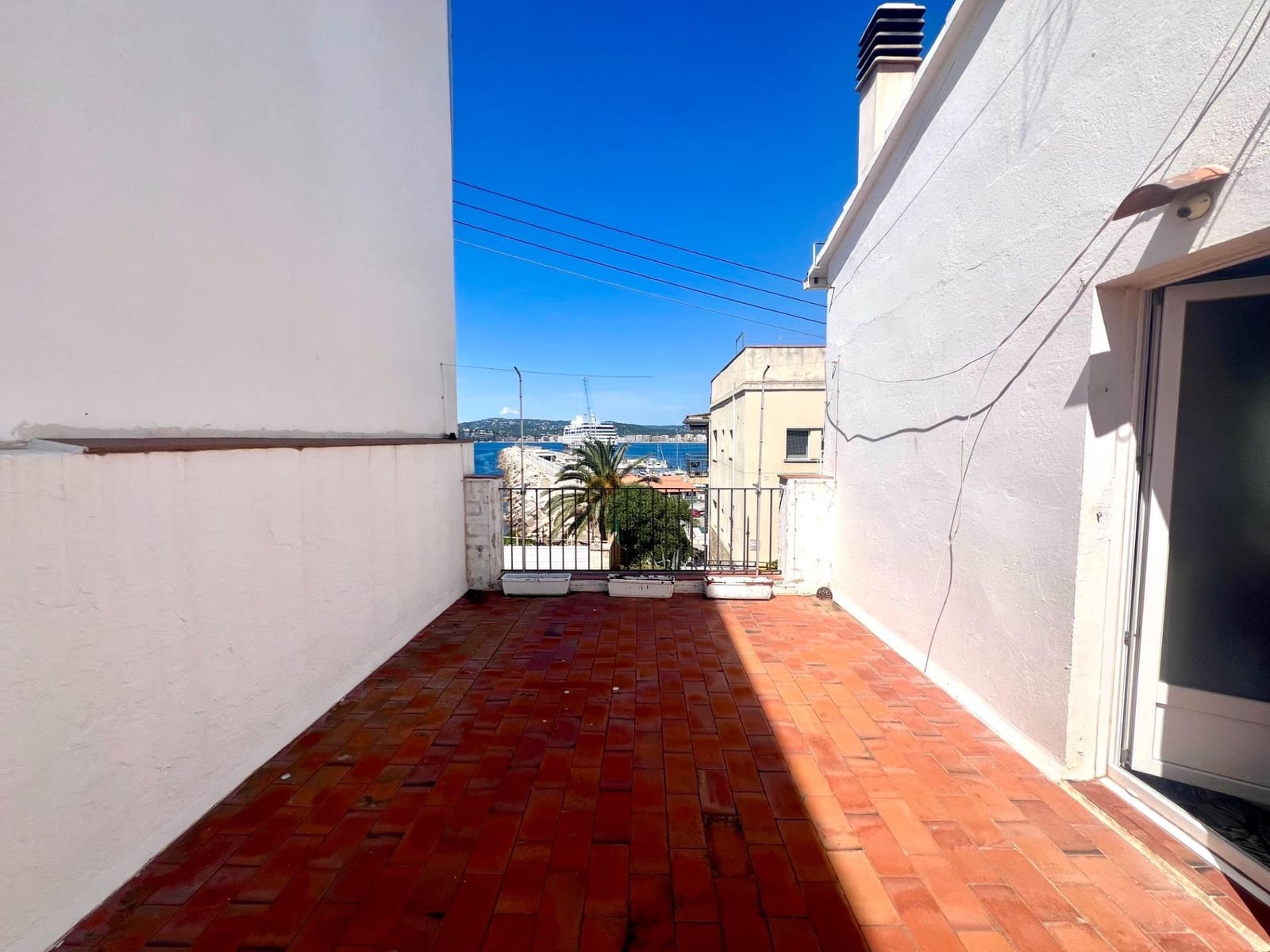 3 bedroom Flat for sale in Palamos with garage - € 460,000 (Ref: 10005674)