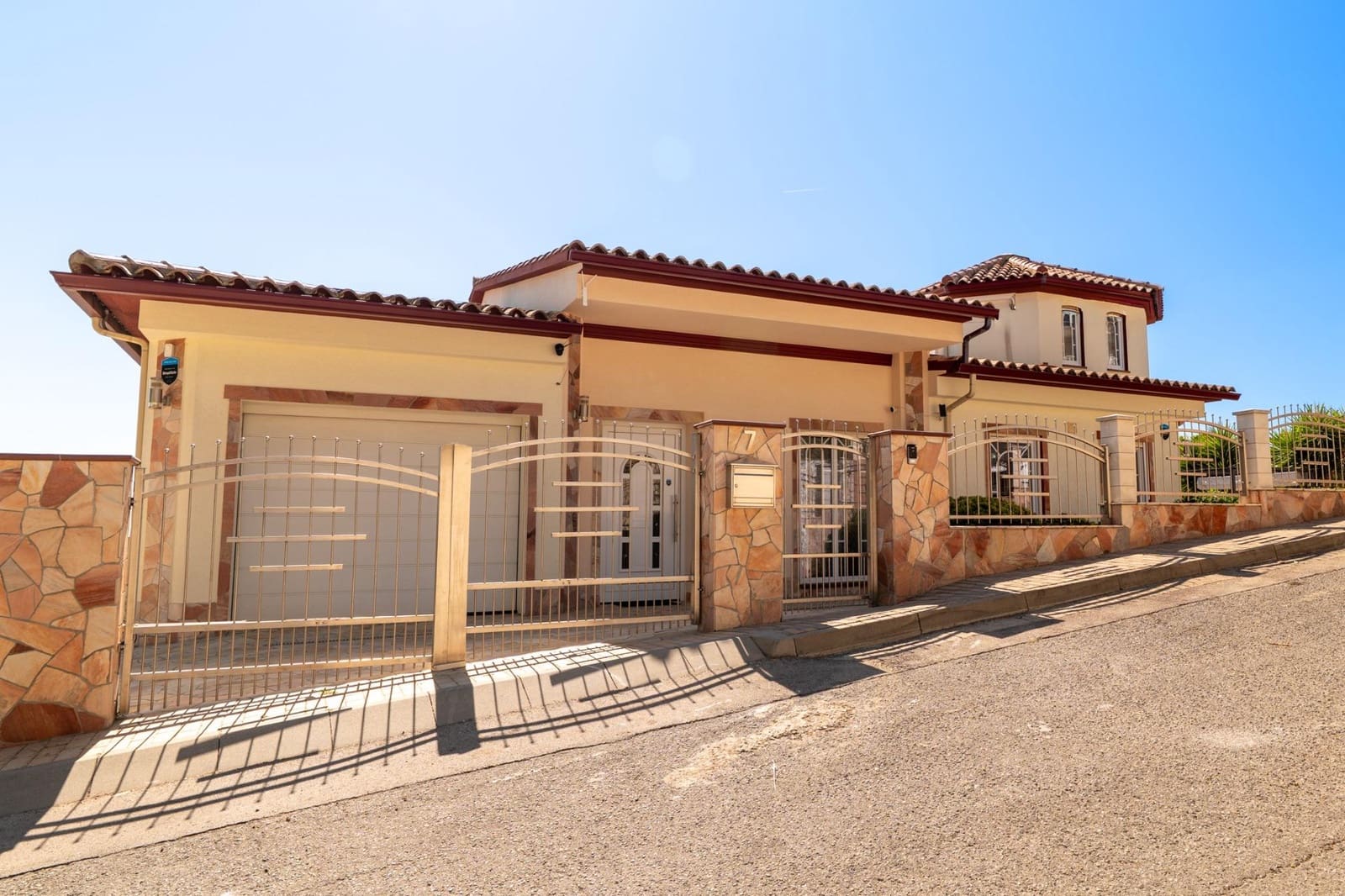 4 bedroom Villa for sale in Lloret de Mar with pool garage - € 970,000 (Ref: 10067998)