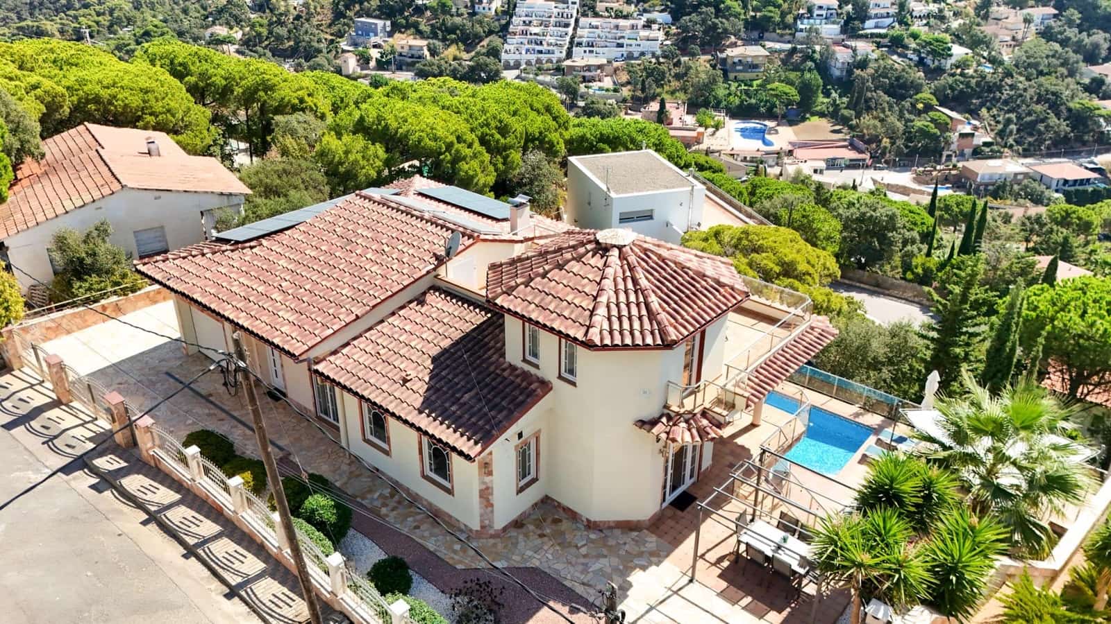 4 bedroom Villa for sale in Lloret de Mar with pool garage - € 970,000 (Ref: 10067998)