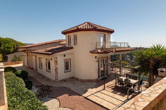 Chalet de 4 habitaciones en Serra Brava, Lloret de Mar en venta con piscina garaje - 970.000 € (Ref: 10067998)