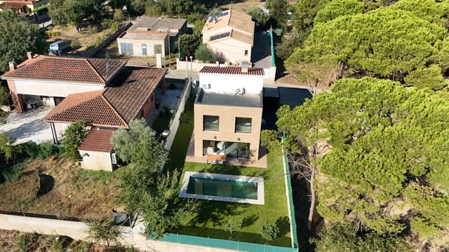 3 bedroom Villa for sale in Caldes de Malavella with pool garage - € 490,000 (Ref: 10091187)