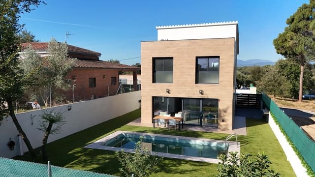 3 bedroom Villa for sale in Caldes de Malavella with pool garage - € 490,000 (Ref: 10091187)
