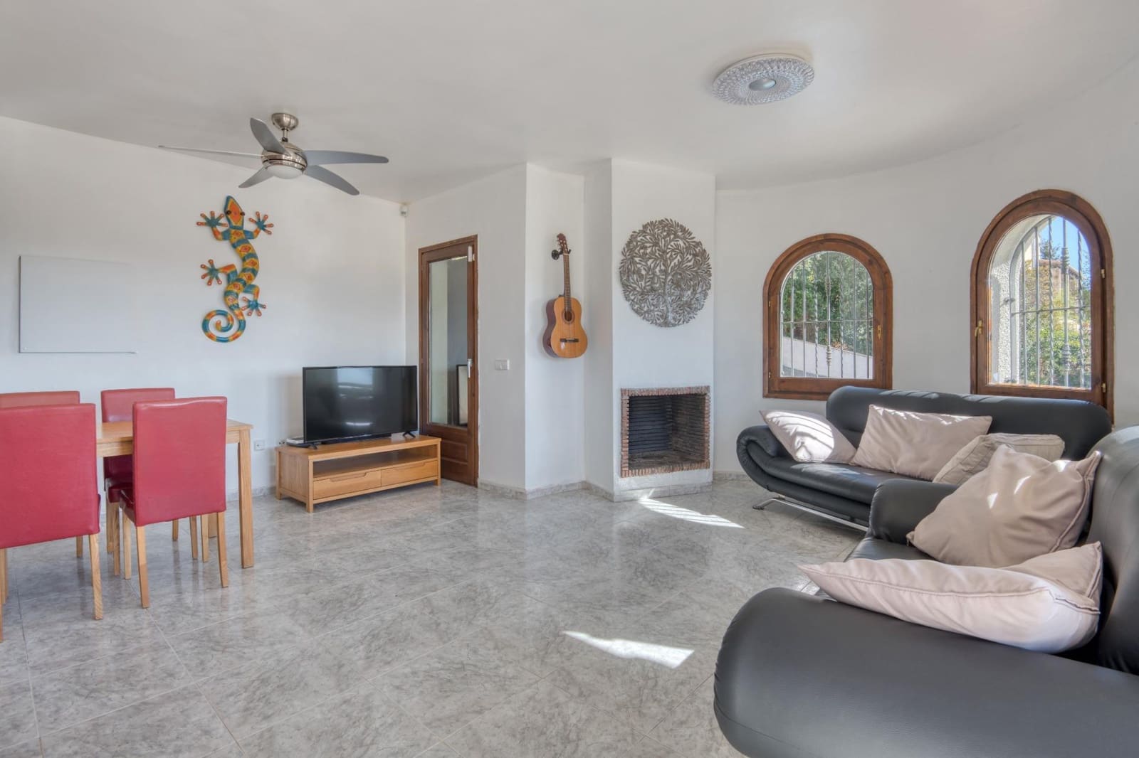 3 bedroom Villa for sale in Santa Cristina d'Aro with pool - € 285,000 (Ref: 10111780)