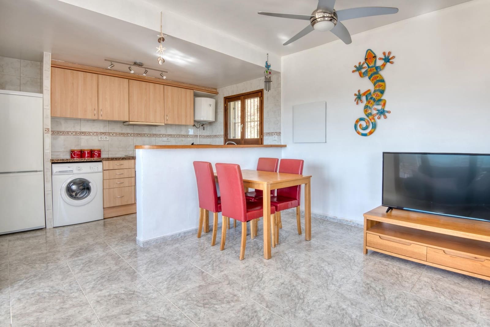 3 bedroom Villa for sale in Santa Cristina d'Aro with pool - € 285,000 (Ref: 10111780)