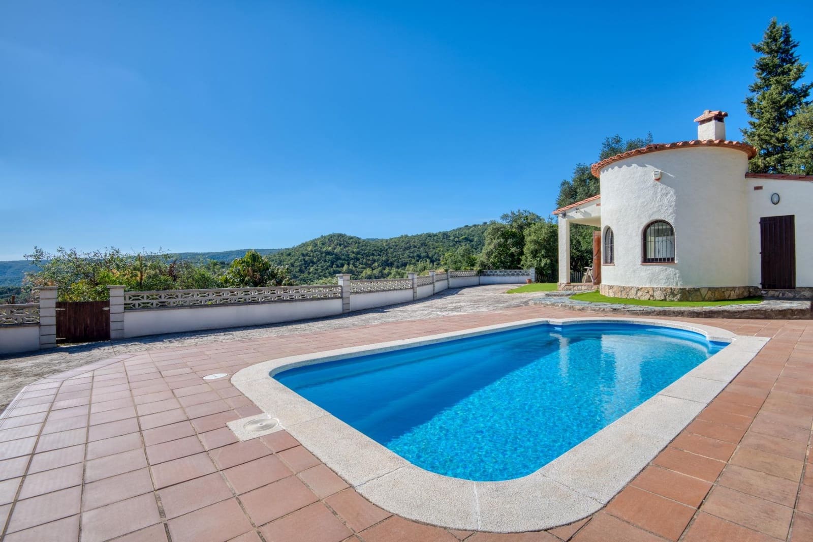 3 bedroom Villa for sale in Santa Cristina d'Aro with pool - € 285,000 (Ref: 10111780)