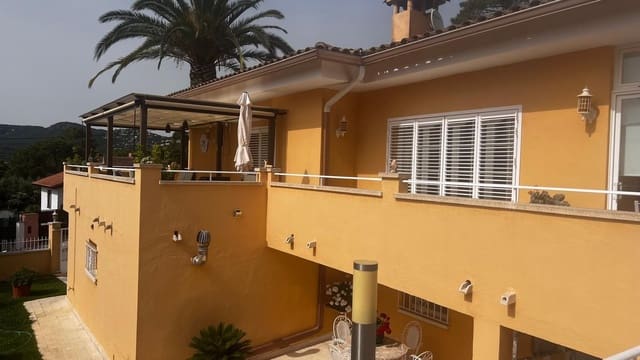 4 bedroom Villa for sale in Santa Cristina d'Aro - € 699,000 (Ref: 9101031)