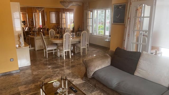 4 bedroom Villa for sale in Santa Cristina d'Aro - € 699,000 (Ref: 9101031)