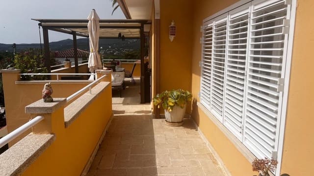4 bedroom Villa for sale in Santa Cristina d'Aro - € 699,000 (Ref: 9101031)